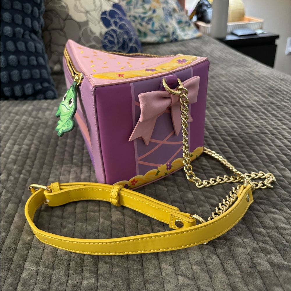 Disney Loungefly Rapunzel Cake Crossbody Bag 💜💛